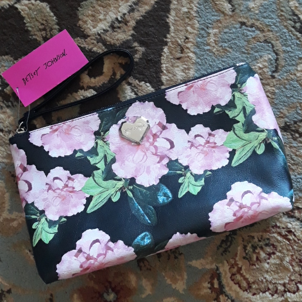 5x*Host Pick*Betsey Johnson wristlet